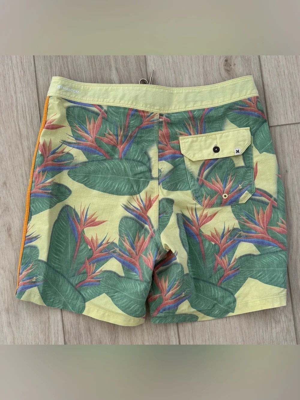 Men’s Hurley Phantom size 31 yellow tropical print board shorts swim trunks